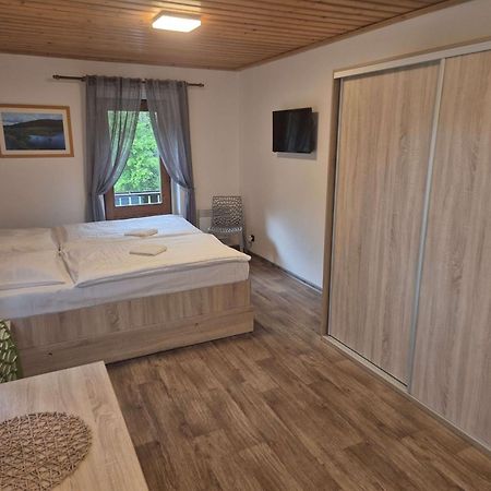 Penzion Hubert Mikulov v Krusnych Horach Exterior foto